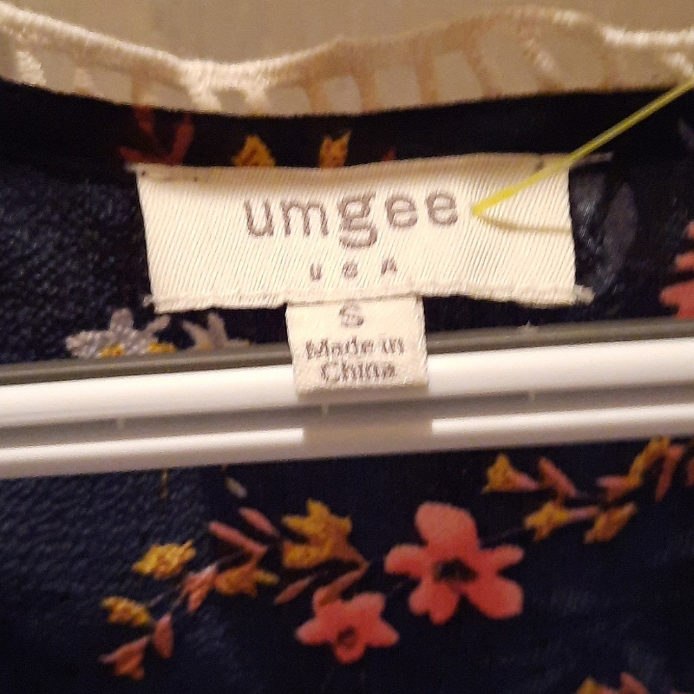 Umgee flowy dress in beautiful navy floral pattern (size S) - Picture 3 of 7